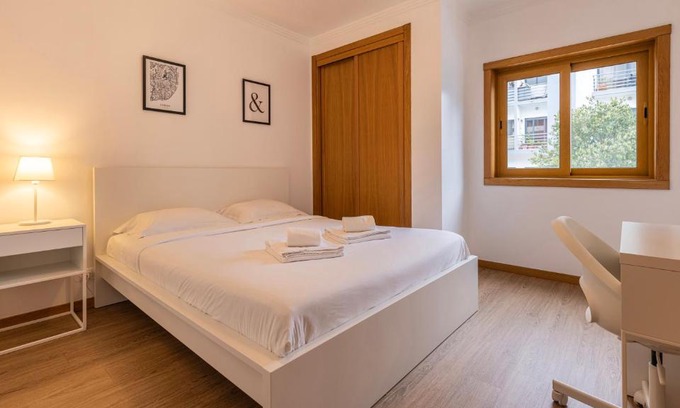 Paco De Arcos Apartamento | 3 Bedroom Oeiras Wonder W/Balcony by LovelyStay