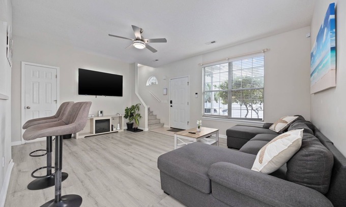 Myrtle Beach Villa | 3-Bedroom, Pet Friendly Villa w/ Private Yard--3 min walk to Beach!