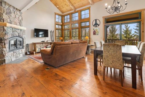 Stratton Mountain Casa | 3 Bedroom plus Loft at Stratton with Hot Tub