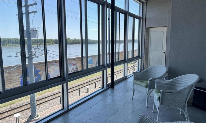 Cape Girardeau Apartamento | 3-bedroom river view apartment in historic downtown Cape Girardeau