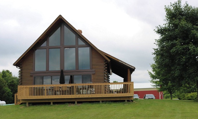 Canandaigua Cabina | 3 bedroom secluded Lodge, close to Canandaigua