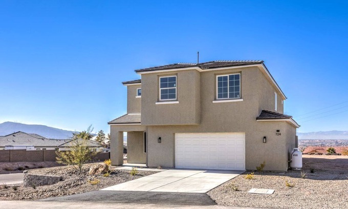 Foothills Casa | 3-bedroom - Sleeps 9 - Full Strip Views - Private Home