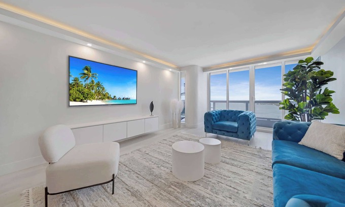 Edgewater Apartamento | 3-Bedroom Sparkling Bayfront Oasis