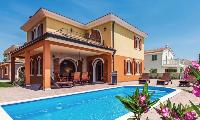 Vabriga Casa | Impresionante casa de 3 dormitorios en.