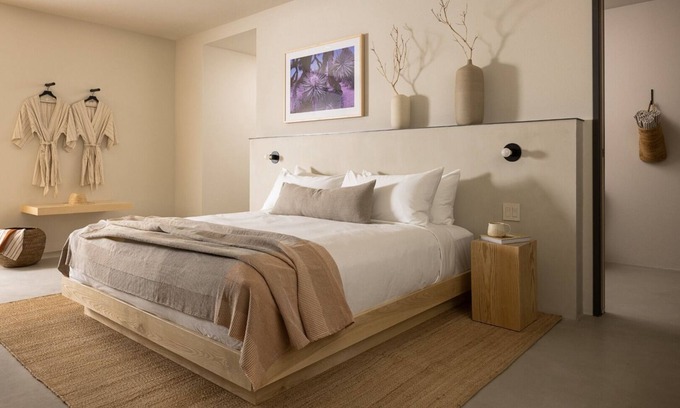 Downtown Palm Springs Hotel | 3 Bedroom Suite / Downtown Palm Springs / Full Kitchen and Living Area