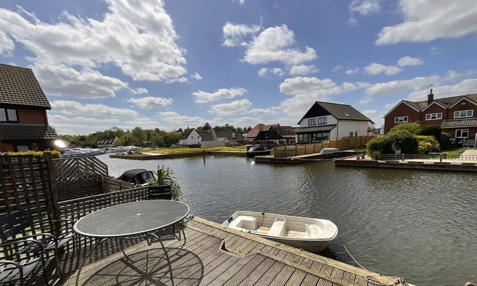 Hoveton Cabaña | 3 dormitorios Swan Cottage en Wroxham, Norfolk, Norfolk Broads, Inglaterra
