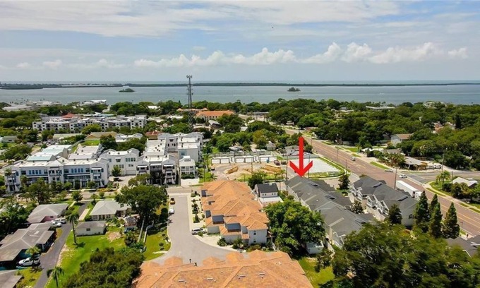 Downtown Dunedin Casa | 3 Bedroom Townhome (318647) by Houzlet