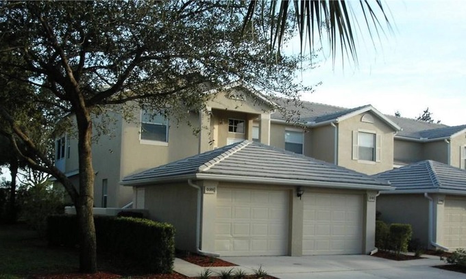 Gateway Casa | 3 Bedroom Townhome 96162 by Houzlet