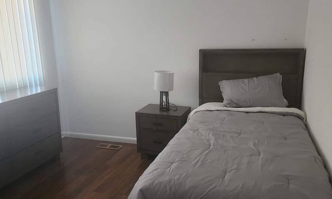 Germantown Casa | 3-bedroom townhome in delightful Germantown with WiFi, AC, Heat, free parking