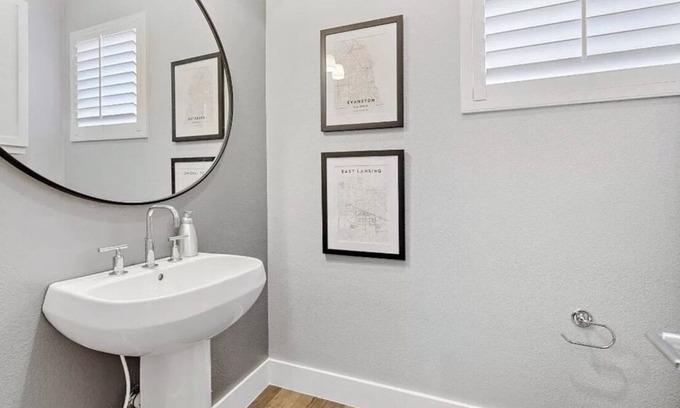 Uptown Casa | 3-bedroom townhome in wonderful Dallas with AC, WiFi