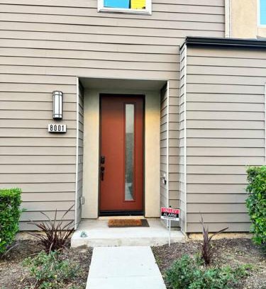 Downey Casa | 3 Bedroom Townhome with Large Living Area