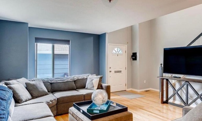 University Hills Casa | 3 Bedroom Townhouse in Denver Conveniently Located
