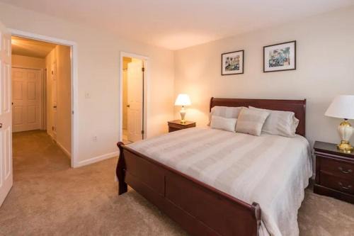 Seven Corners Casa | 3 Bedroom Townhouse 8 Miles to Washington DC