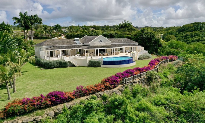 Weston Villa | 3 Bedroom Villa on West Coast Ridgefront