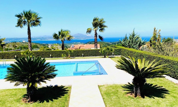 Douliana Villa | Villa de 3 dormitorios con piscina privada de 50m2 y fantásticas vistas al mar.