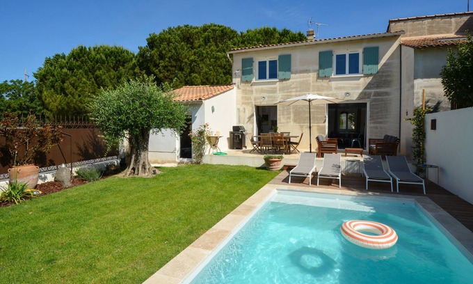 Tarascon Villa | 3-bedroom villa with private pool and AC
