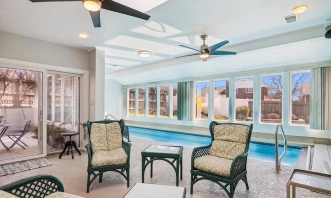 Wheaton Casa | 3 bedroom w indoor pool hotub