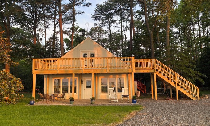 Reedville Cabaña | 3-bedroom water-front cottage on 2 1/2 secluded acres near Reedville,VA