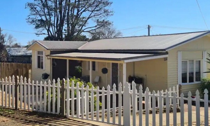 Cooma Casa | 3 bedroom Wifi and new flooring