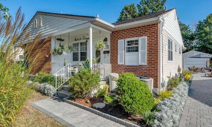 Admiral Estates Casa | 3 Bedroom with Screened Gazebo and Porch