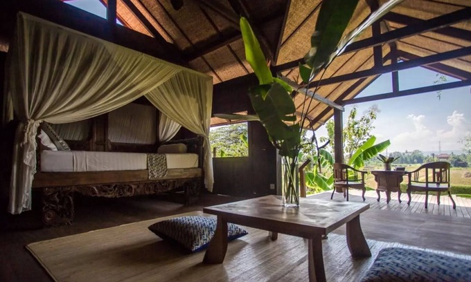 Timbulharjo Cama Y Desayuno | Bungalow de madera de 3 habitaciones en Jogjakarta