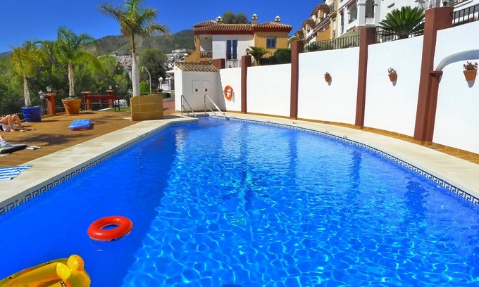 Nerja Chalet De Esquí | 3 Dormitorios | Aljamar 19A | CG R1086