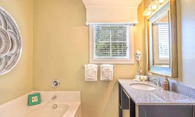 Lackey Cabaña | 3 Bedrooms Cottage Suite Village in King's Creek weekly booking 8 days/7nights