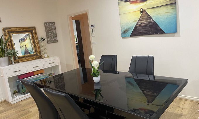 West Croydon Casa | 3 Bedrooms whole house very quiet