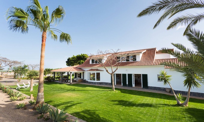 Palm-Mar Cabaña | Casa 3 habitaciones, WiFi, piscina y jardín privado.