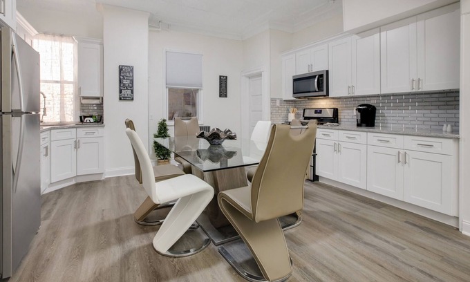 Orange Apartamento | 3 Bedrooms with Parking. Easy ride to NYC , Newark and The American Dream Mall