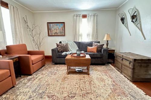 Upper Village Apartamento | 3 beds in Gorham direct trail access