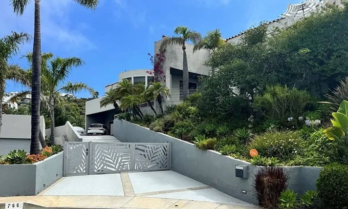 Arch Beach Heights Casa | 3 beds -Massive Lot, Private Cul-de-sac,Ocean Views Grandeur ,Your Laguna Beach