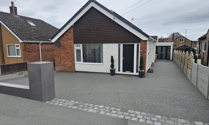 Rhyd-y-foel Casa | Modern, Spacious walking distance to castle & town