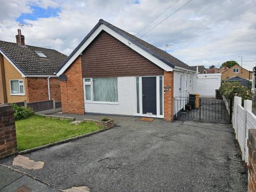 Rhyd-y-foel Casa | 3-Beds Sleeps 6 Walking distance to Castle & Town