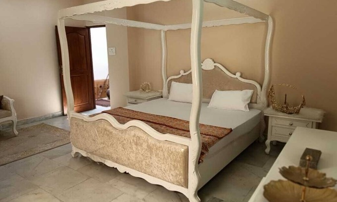 Falaknuma Apartamento | 3 BHK Home, Elegant, Big @Prime Loc Hyderabad! 20 mins to the Airport