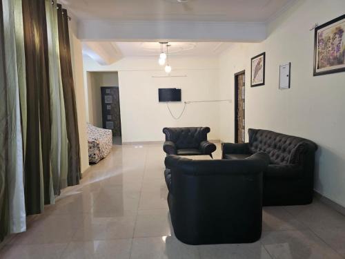 Alambagh Apartamento | 3 BHK in Krishna Nagar Lucknow LKO 401 L