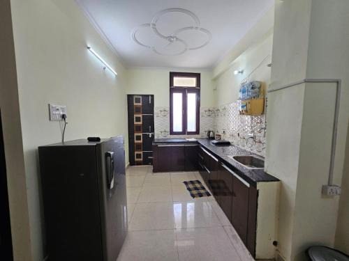 Alambagh Apartamento | 3 BHK in Krishna Nagar Lucknow LKO 302R
