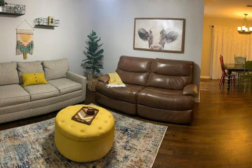 Central Arlington Casa | *3 blocks from AT&T Stadium* 2 bedroom-sleeps 6