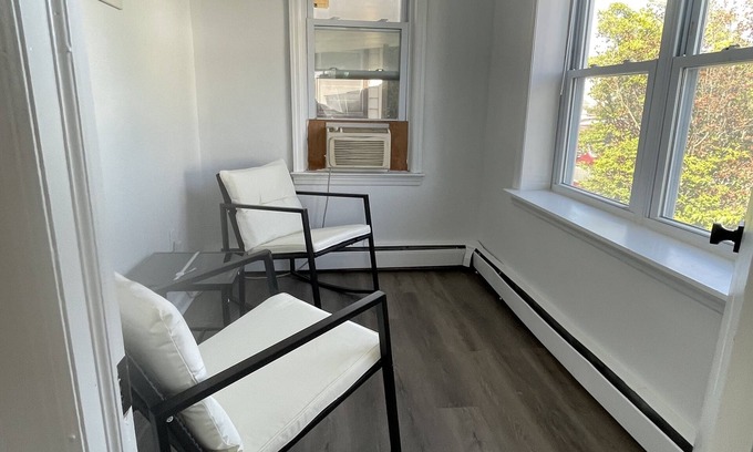 Wall Casa | 3 Blocks From The Beach Just Renovated 3 Bdrm Plus Den