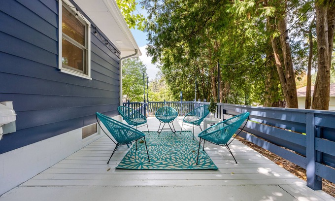 University Heights Casa | 3 blocks from the University of Iowa Kinnick Stadium & Hospital