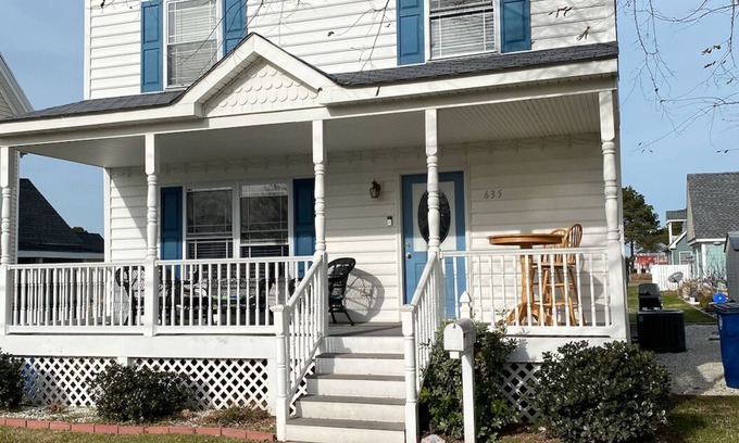 Cape Charles Casa | 3 BR 1.5 BA on Jefferson Ave, fenced yard