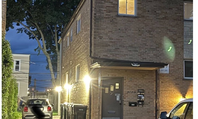 Skokie Apartamento | 3-BR/1.5 BATH 1st Flr Skokie Apt 2-Car driveway Parking Near Evanston/Chicago