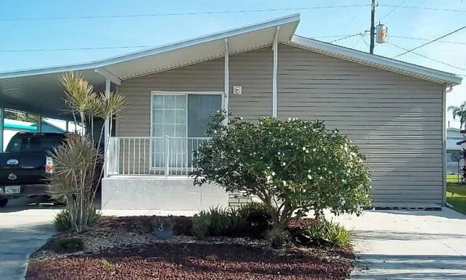 Palmetto Casa | 3 BR 2 BA newly remodeled house w/ nearby beaches, parks, shopping and nightlife