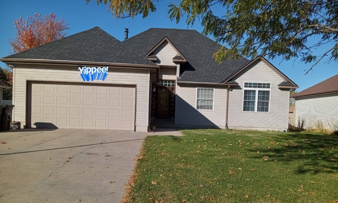 Downtown Omaha Casa | 3 br-2 bath centrally located 5 min. from CWS, Old Market, & Zoo.