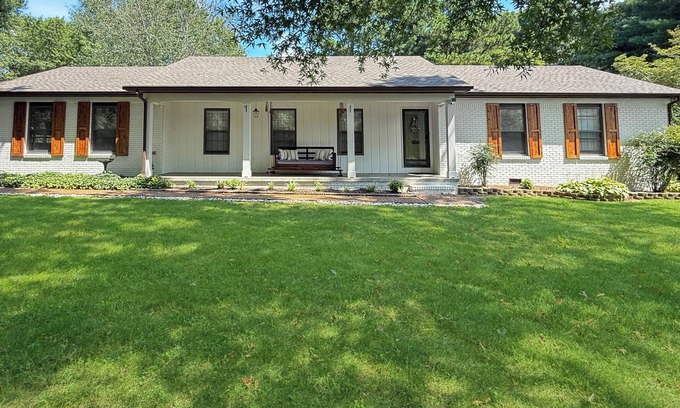 Murray Casa | 3-BR 8 Guests Modern Ranch on 1/2 acre