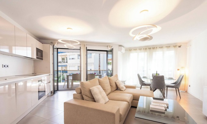 Pointe Croisette Apartamento | 3-Br Apartment with Pool, Parking & Beaches 100m away