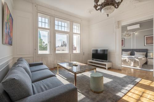 Nepszinhaz negyed Apartamento | 3 BR Classical Apartment With a Modern Touch 2unit