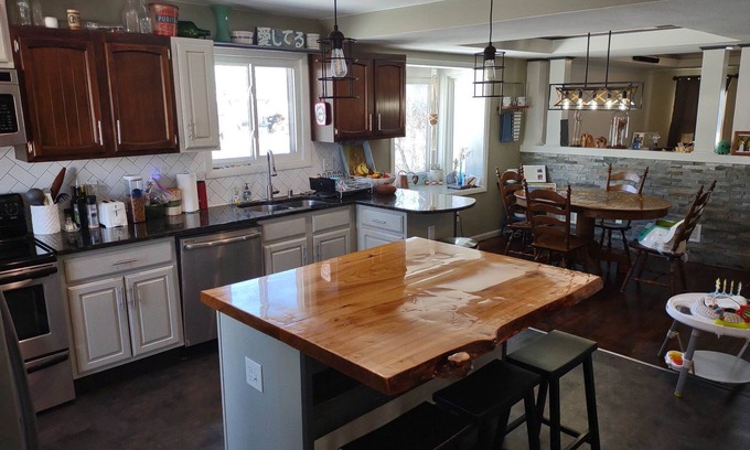 Cudahy Casa | 3 BR Family home between MKE airport and Lake Michigan