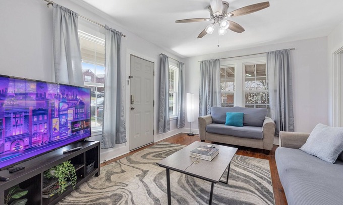 Hillcrest Casa | 3 BR Hillcrest Home with Fully Fenced Backyard