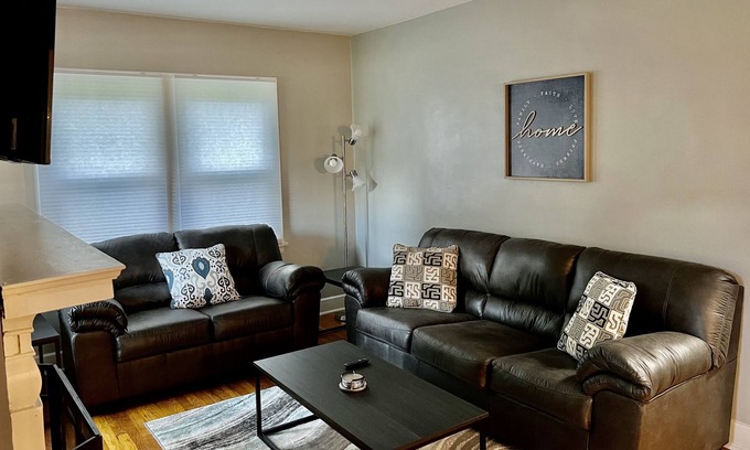 Kent Casa | 3 BR Home in Kent!